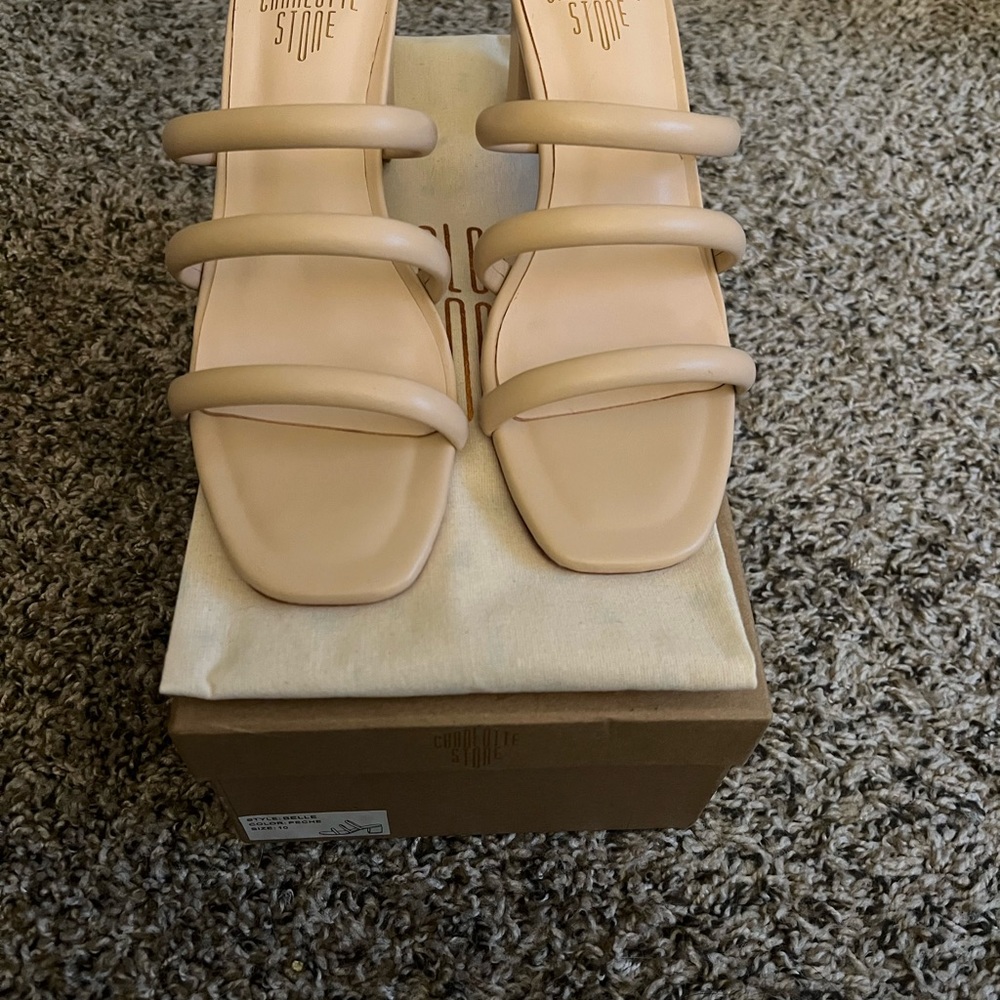 New in Box Charlotte Stone Belle Sandals in Peche - Picture 3 of 6